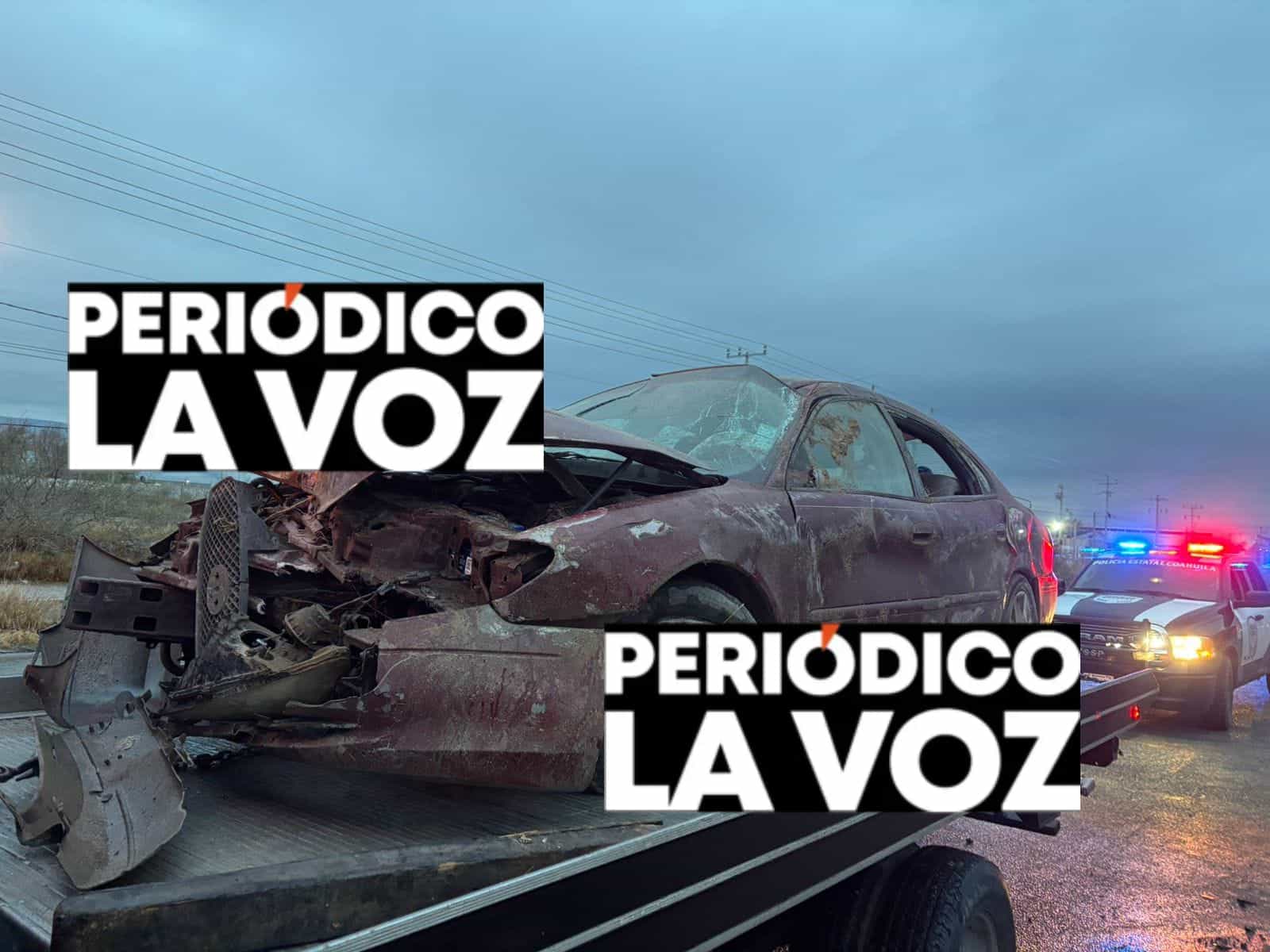 Tumba luminaria y vuelca en el Salinas