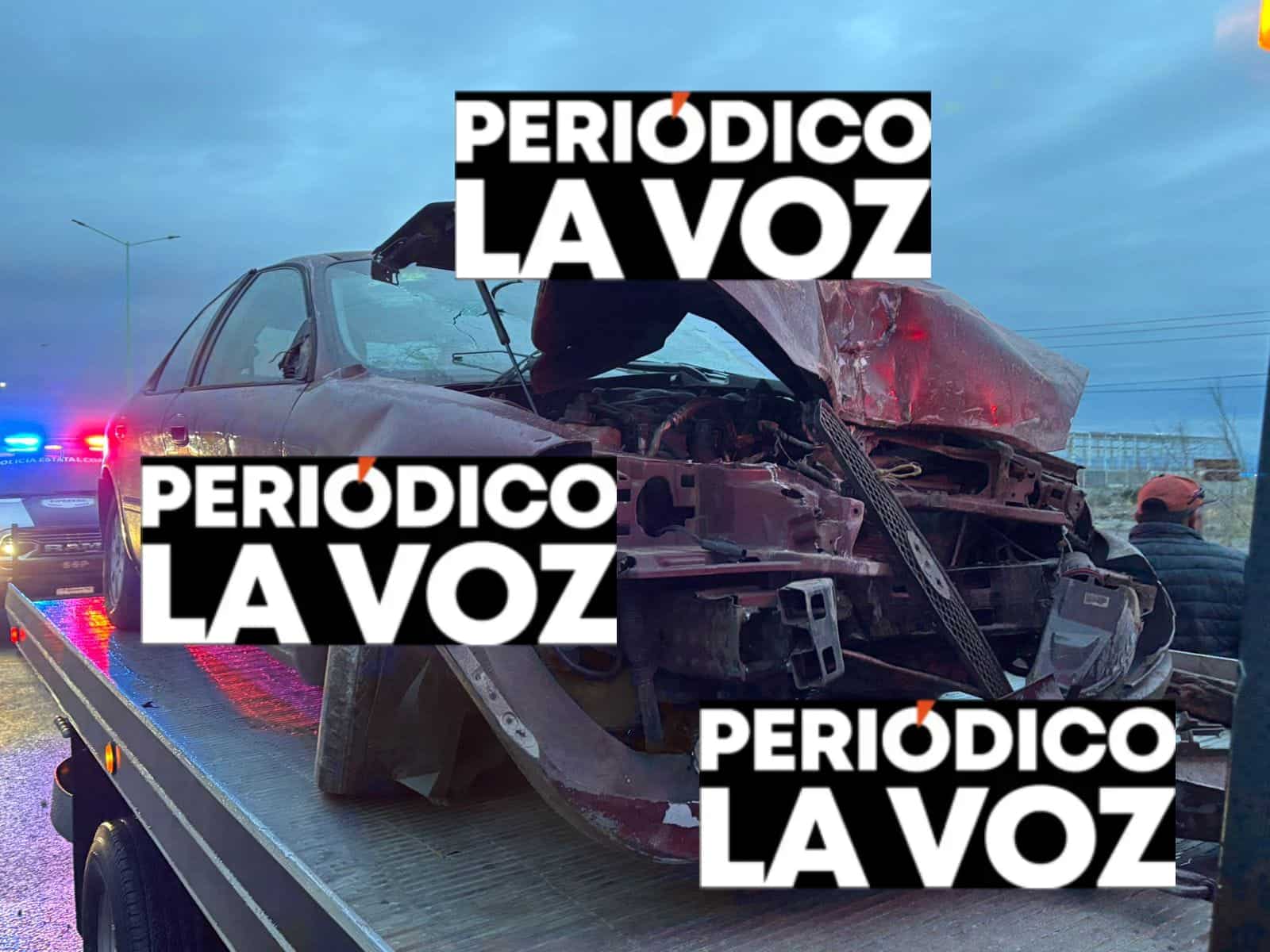 Tumba luminaria y vuelca en el Salinas