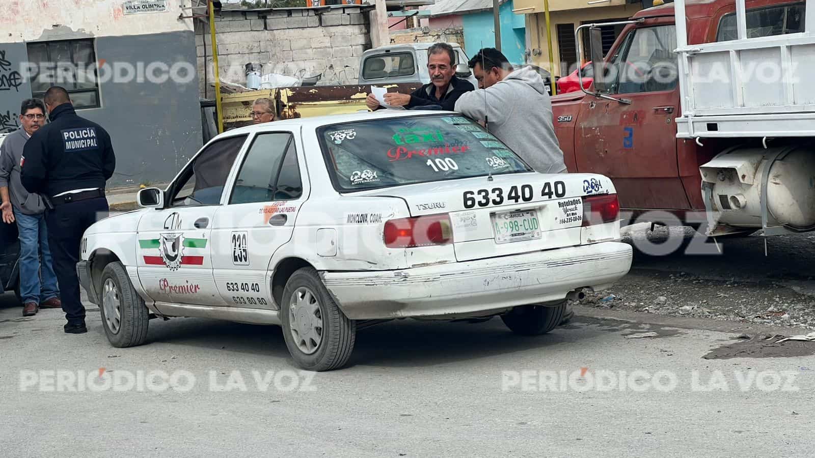 Accidente en Monclova: taxista ignora se&ntilde;al de alto y causa choque