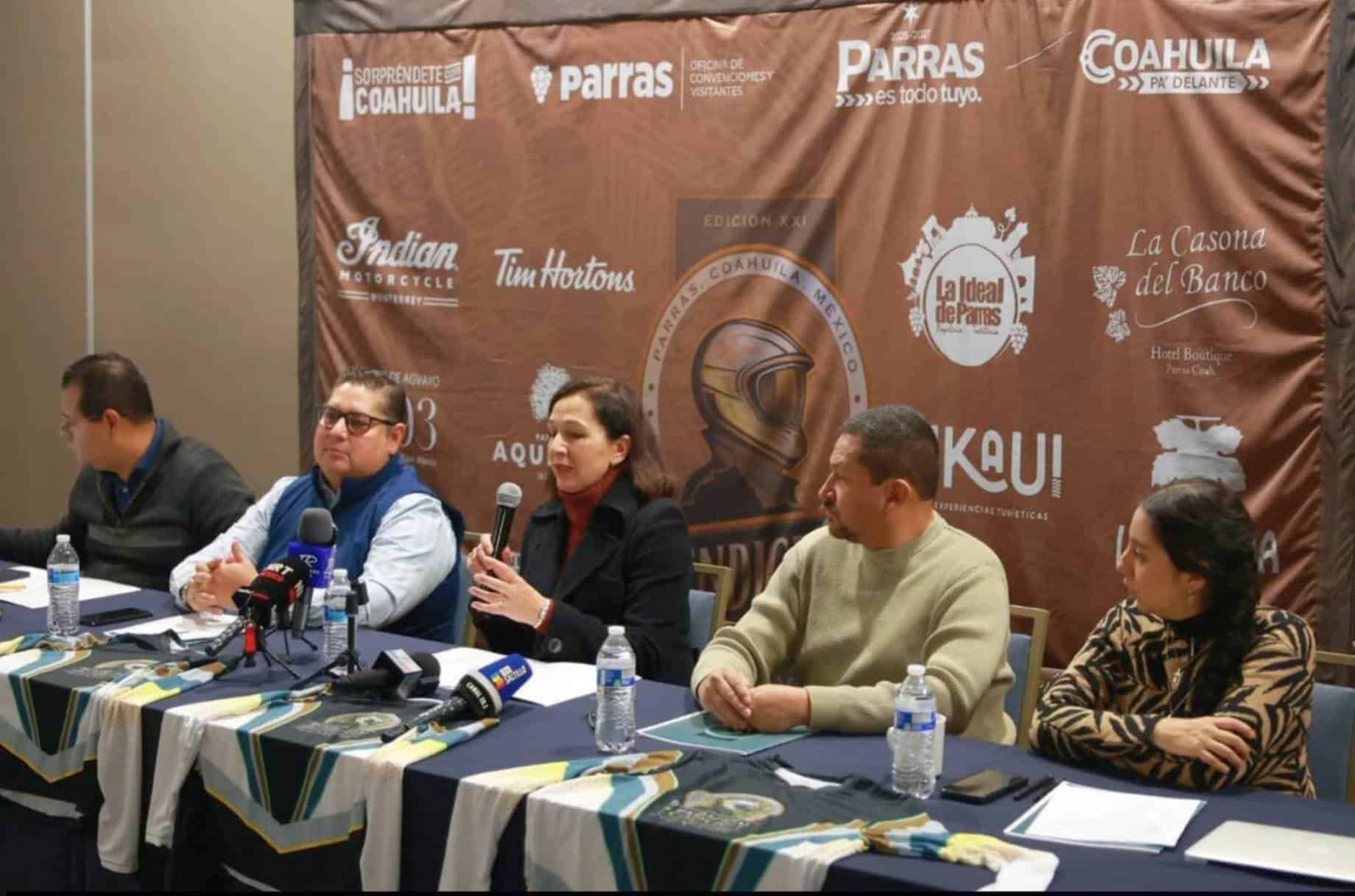 Parras de la Fuente recibe a miles de motociclistas: Bendici&oacute;n de Cascos