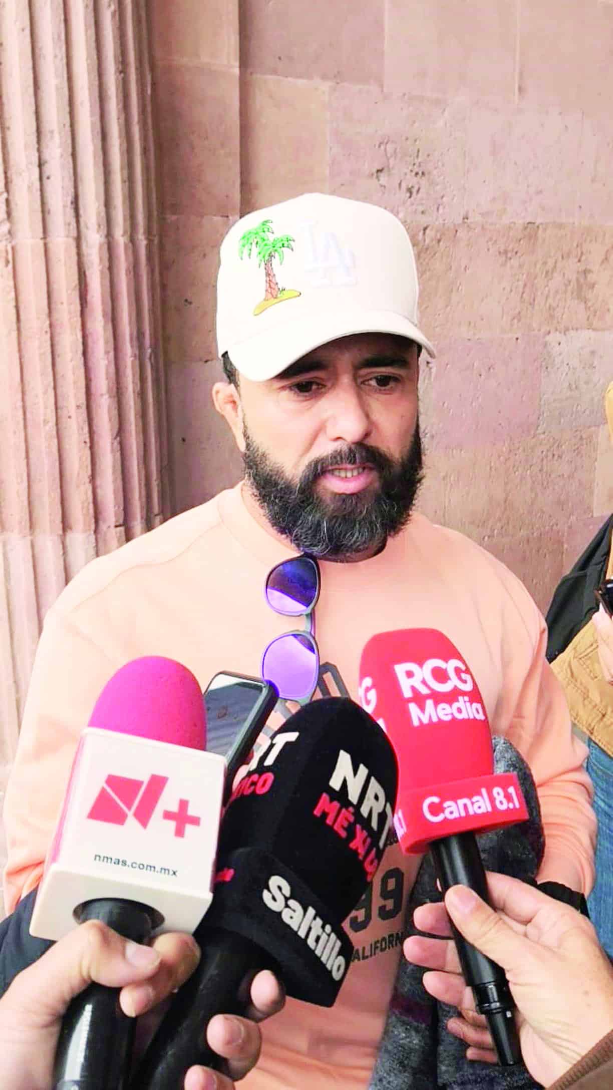 Limbar Valdez reta a Antonio Flores en el Congreso de Saltillo