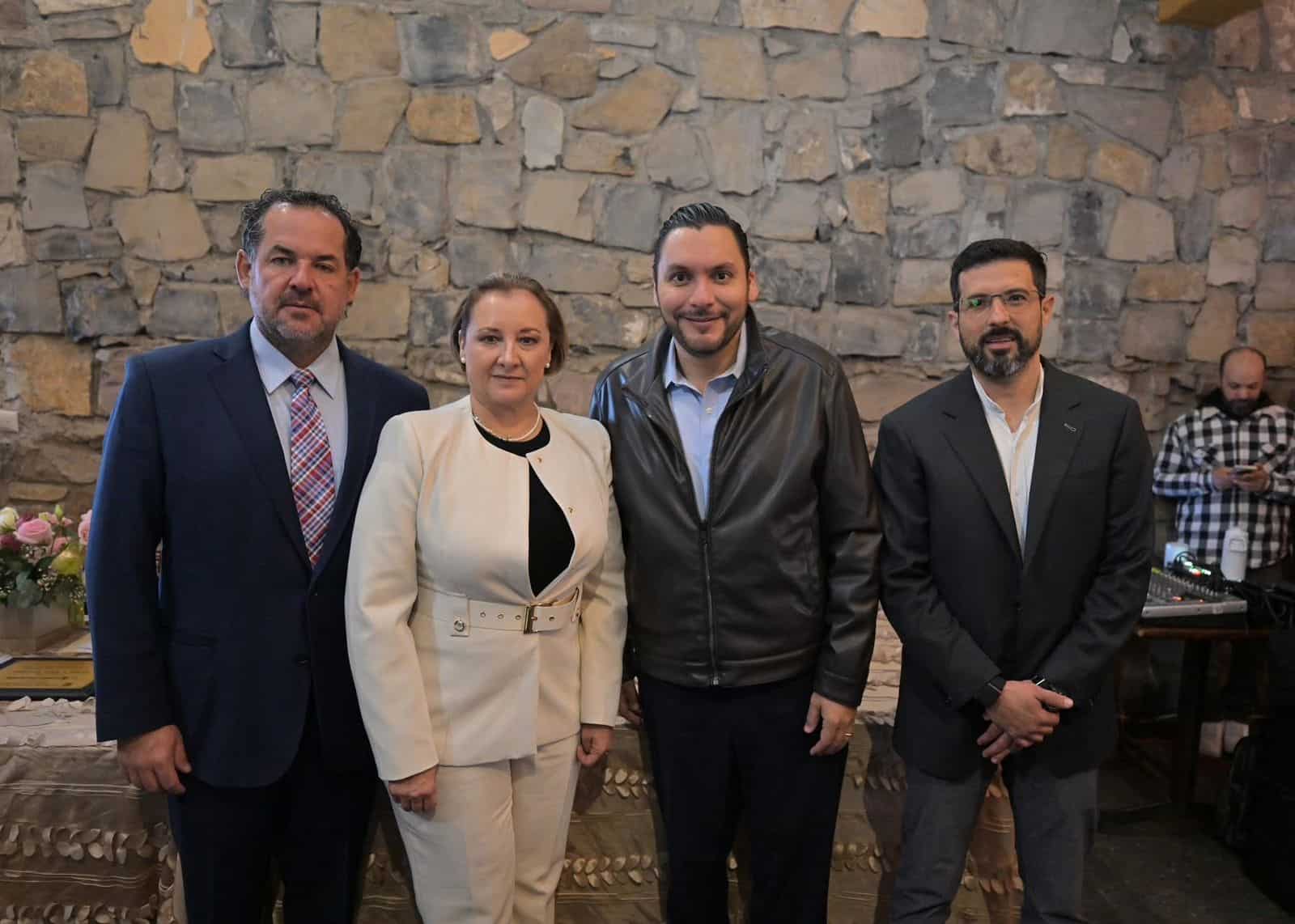 Carlos Villarreal firma convenio con el Colegio de Notarios en Monclova