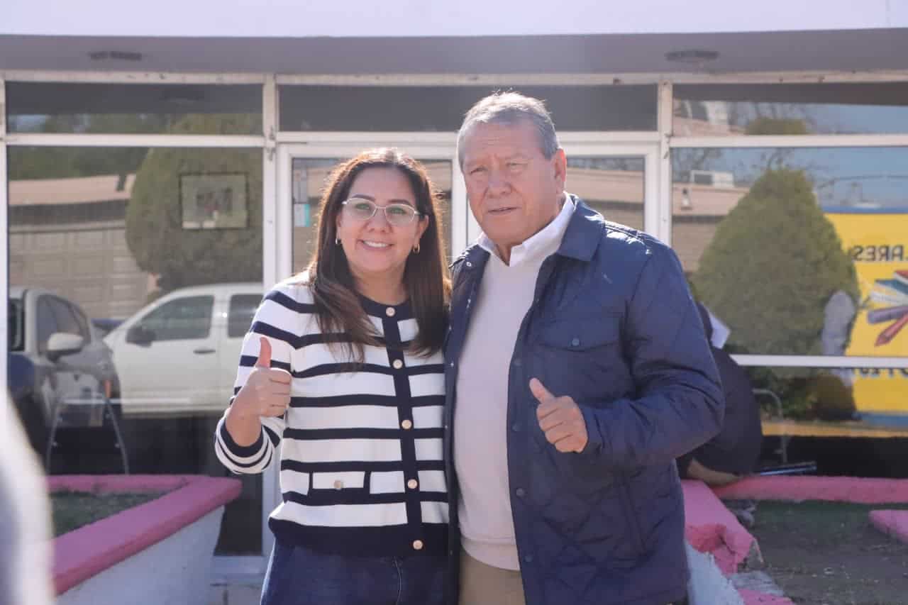 &Oacute;scar R&iacute;os apoya a empleados del DIF en San Juan de Sabinas