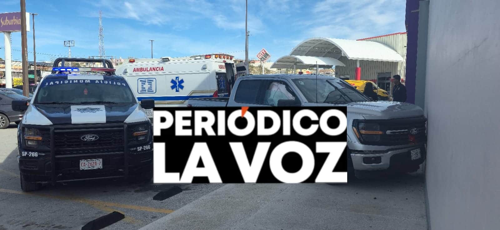 Confunde pedales y se estrella contra Suburbia le deja un agujero
