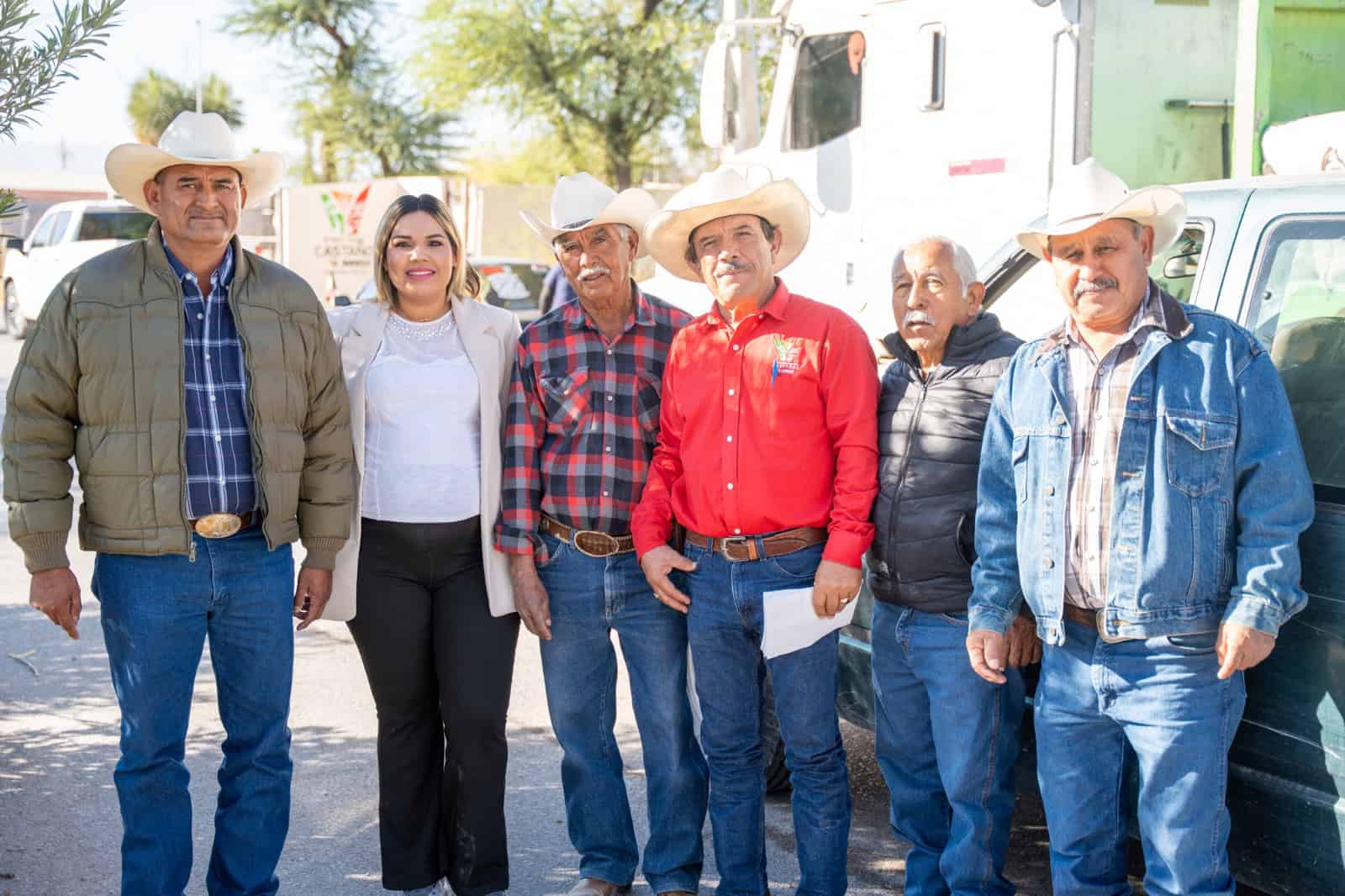 Casta&ntilde;os: Yesica Sifuentes apoya a productores con pollinaza