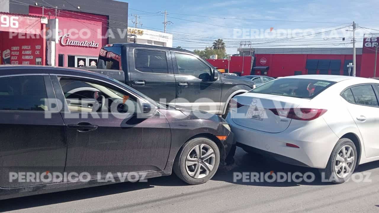 Mujeres sufren choque por alcance en Monclova