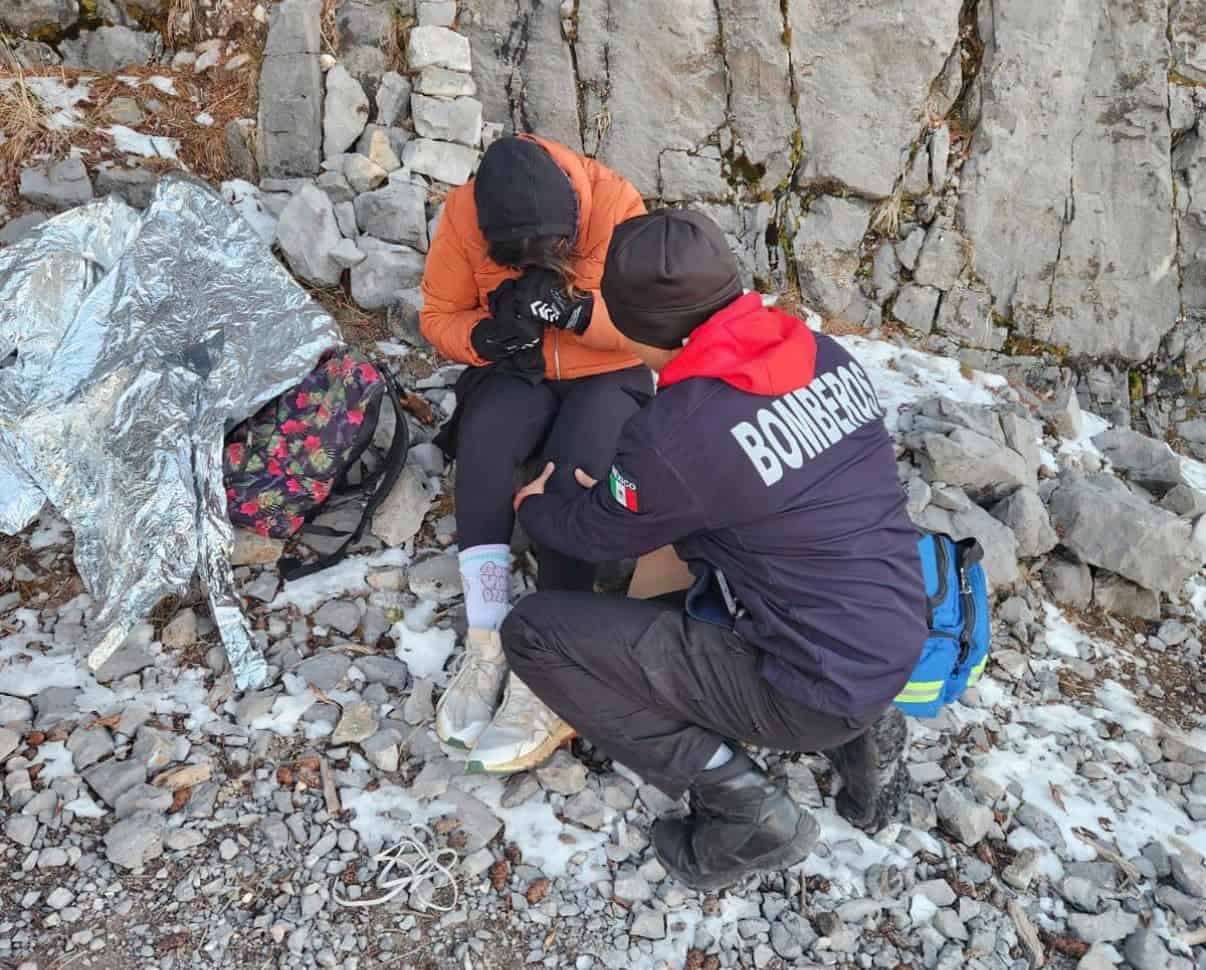 Rescatan a senderista herida en Sierra de la Marta