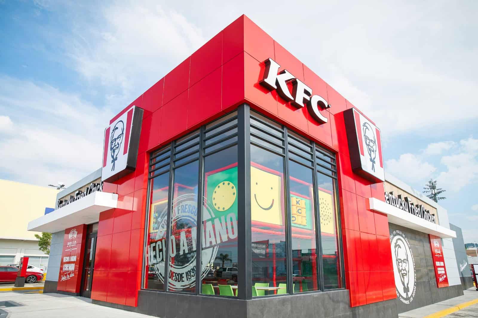 Clausuran restaurante KFC tras denuncia de intoxicaci&oacute;n familiar