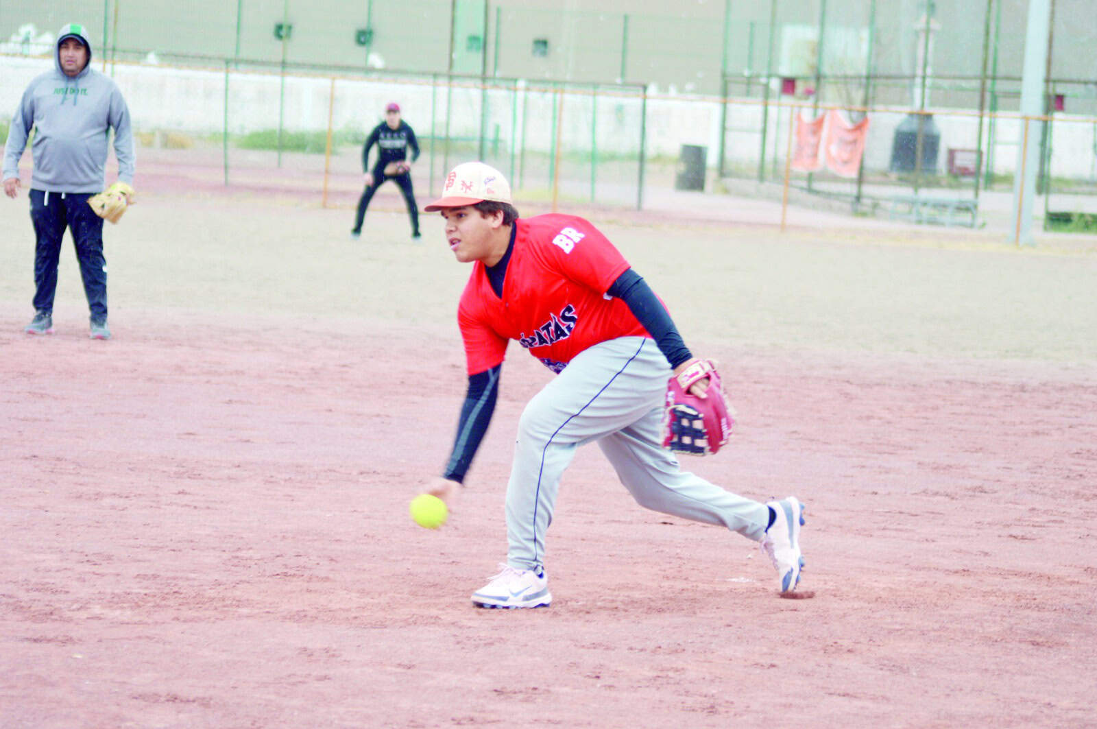Los Primos aplastan a Cerveceros 16-7 en semifinal: H&eacute;ctor Cruz brilla