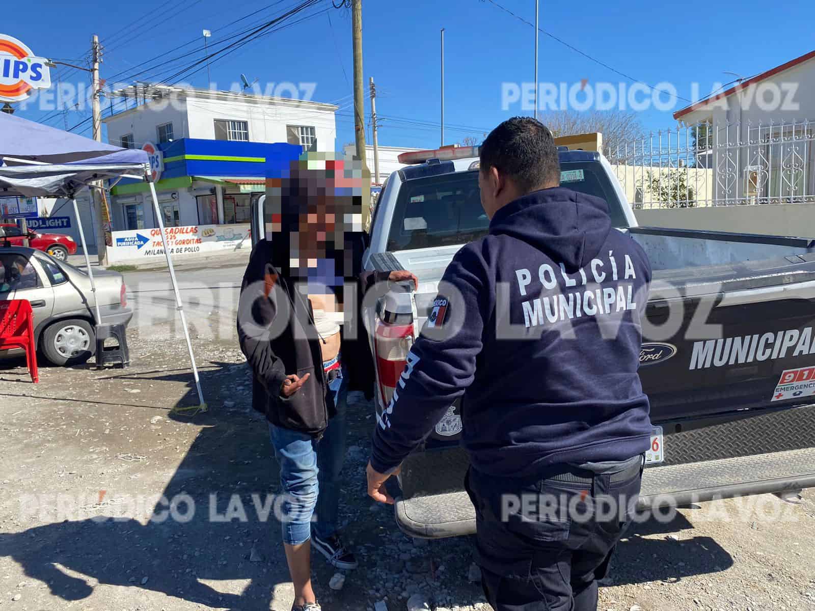 Detienen a hombre en Monclova por lanzar piedras a veh&iacute;culos en el bulevar
