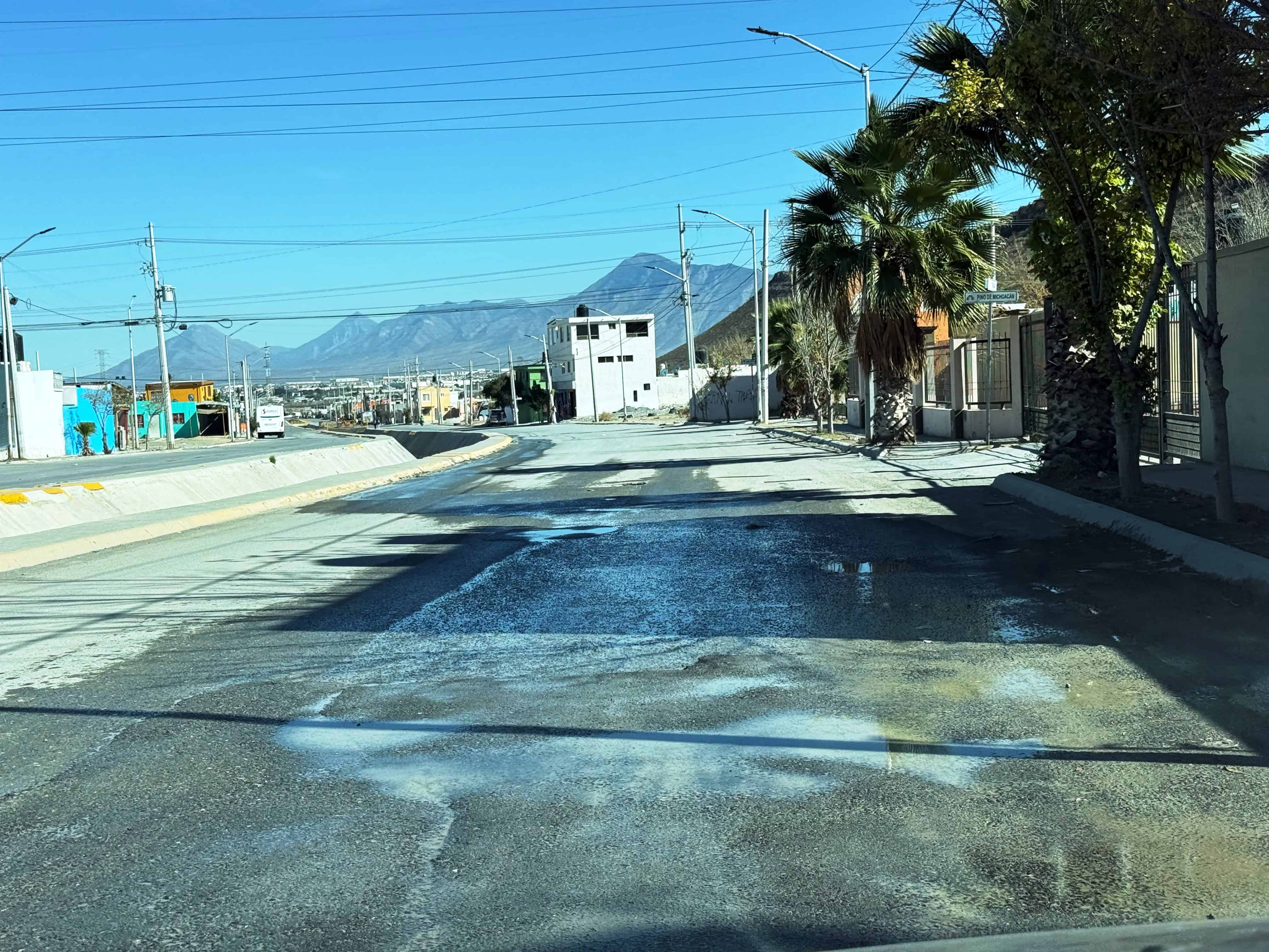 Vecinos de Parajes de los Pinos preocupados por nuevas fugas de aguas residuales