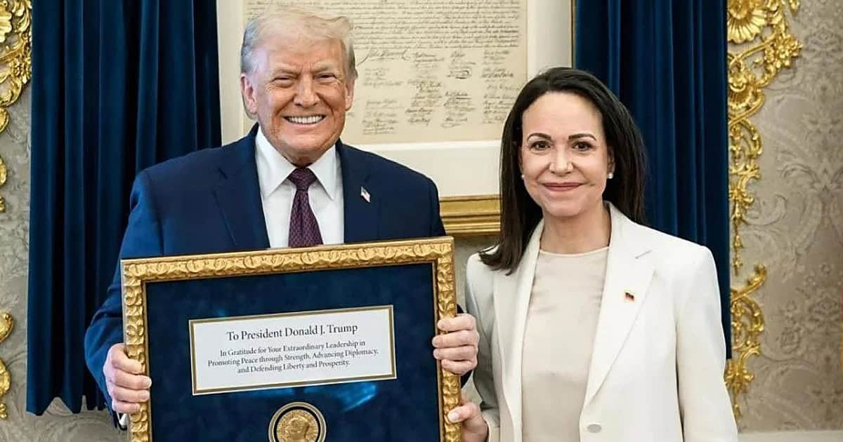 Donald Trump recibe Nobel de la Paz simb&oacute;lico de Mar&iacute;a Corina Machado