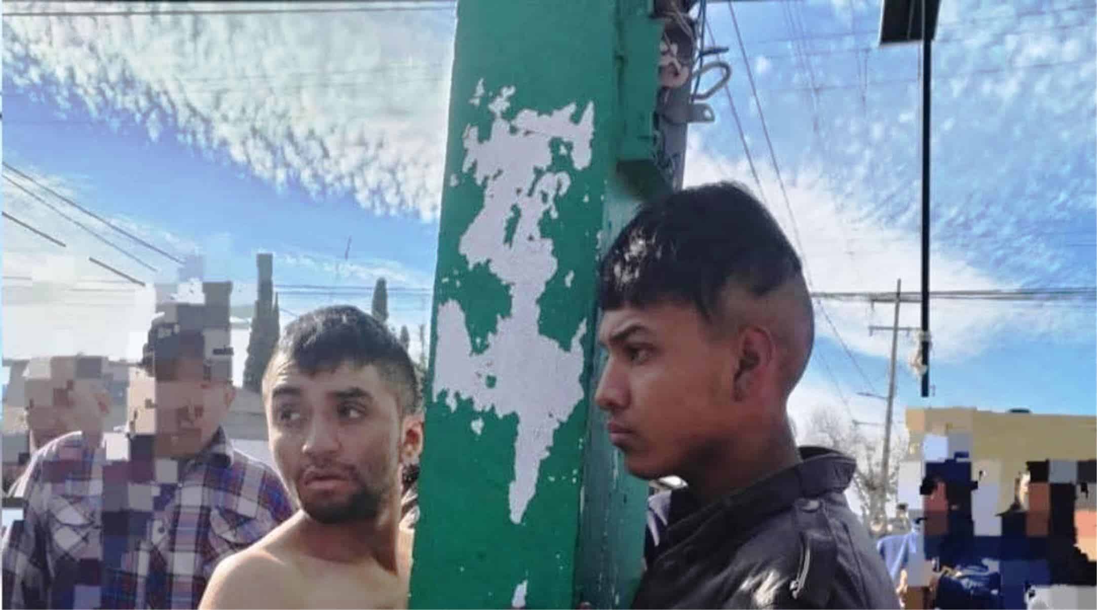 Taxistas y vecinos retienen a presuntos asaltantes en Saltillo