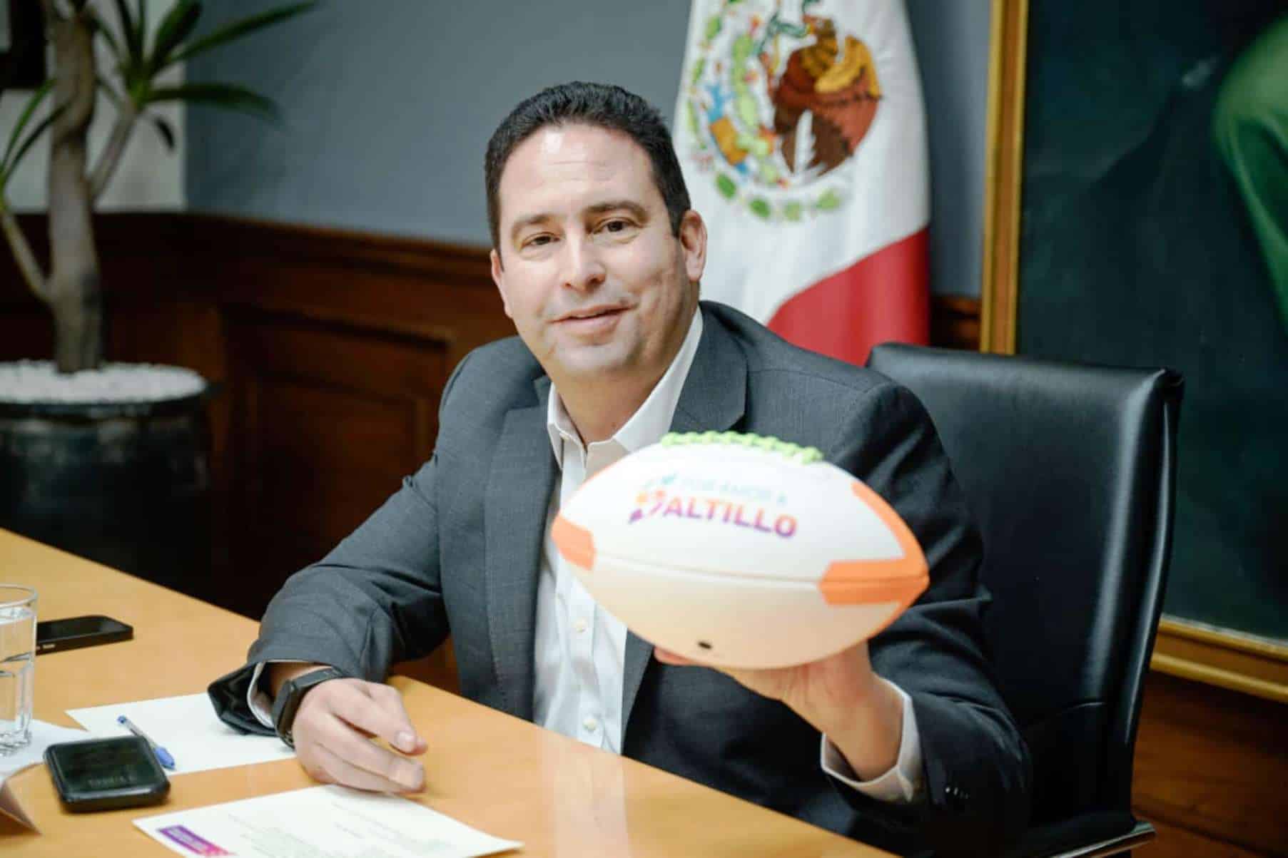 Javier D&iacute;az Gonz&aacute;lez y Gabe Northern colaboran por el deporte en Saltillo