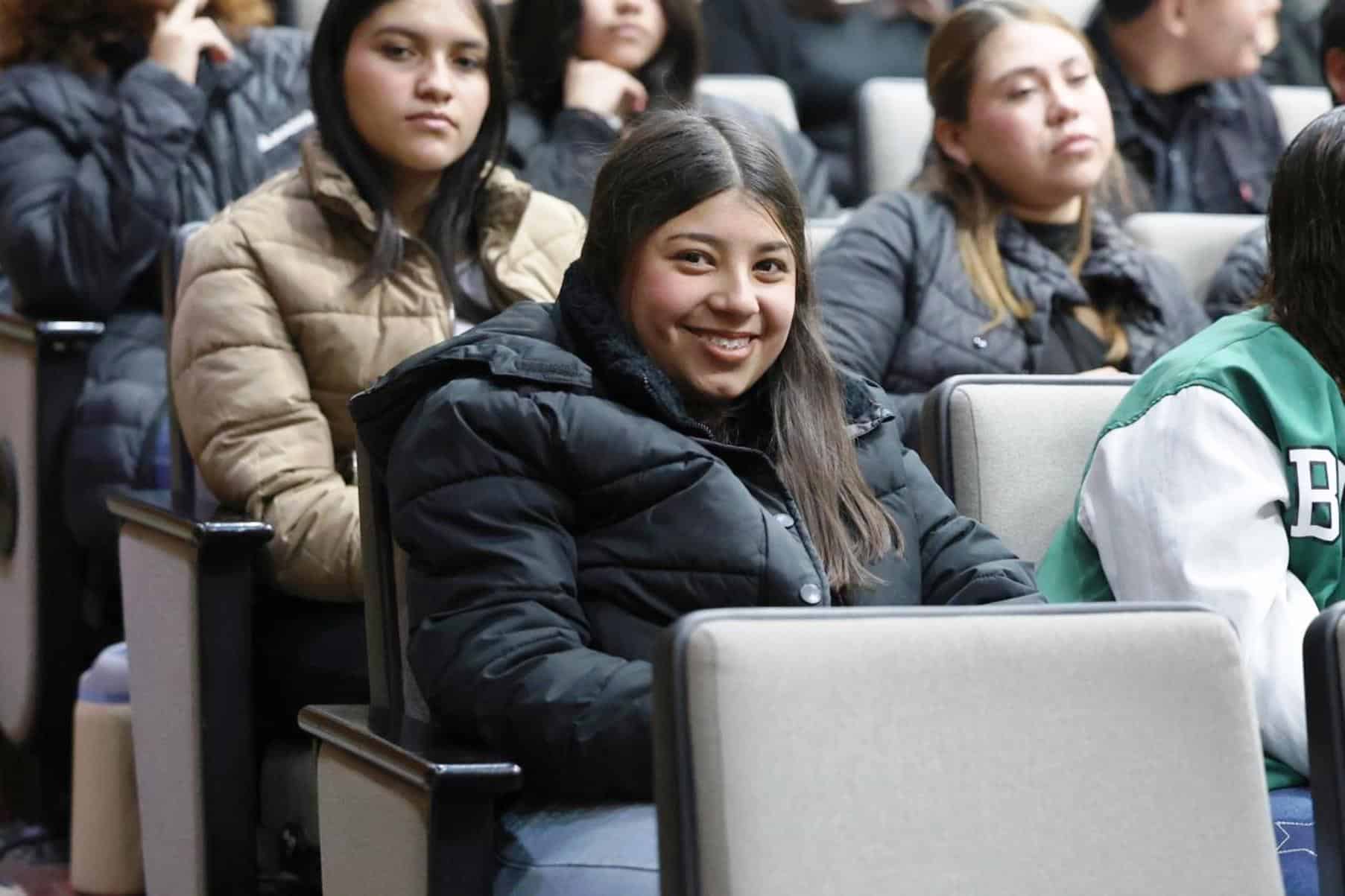 Ceremonia de entrega de reconocimientos a estudiantes por servicio social en Saltillo