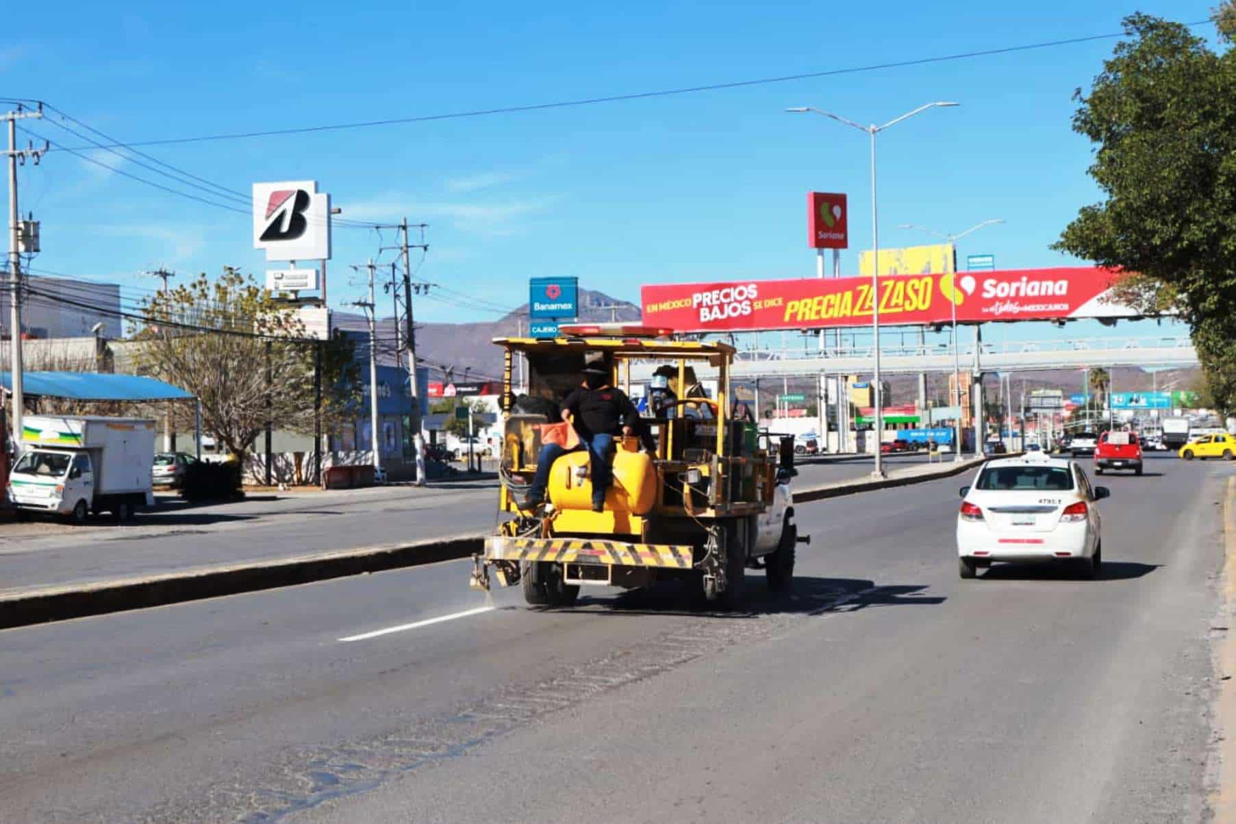 Delimitaci&oacute;n de carriles centrales en Saltillo para mejorar seguridad vial