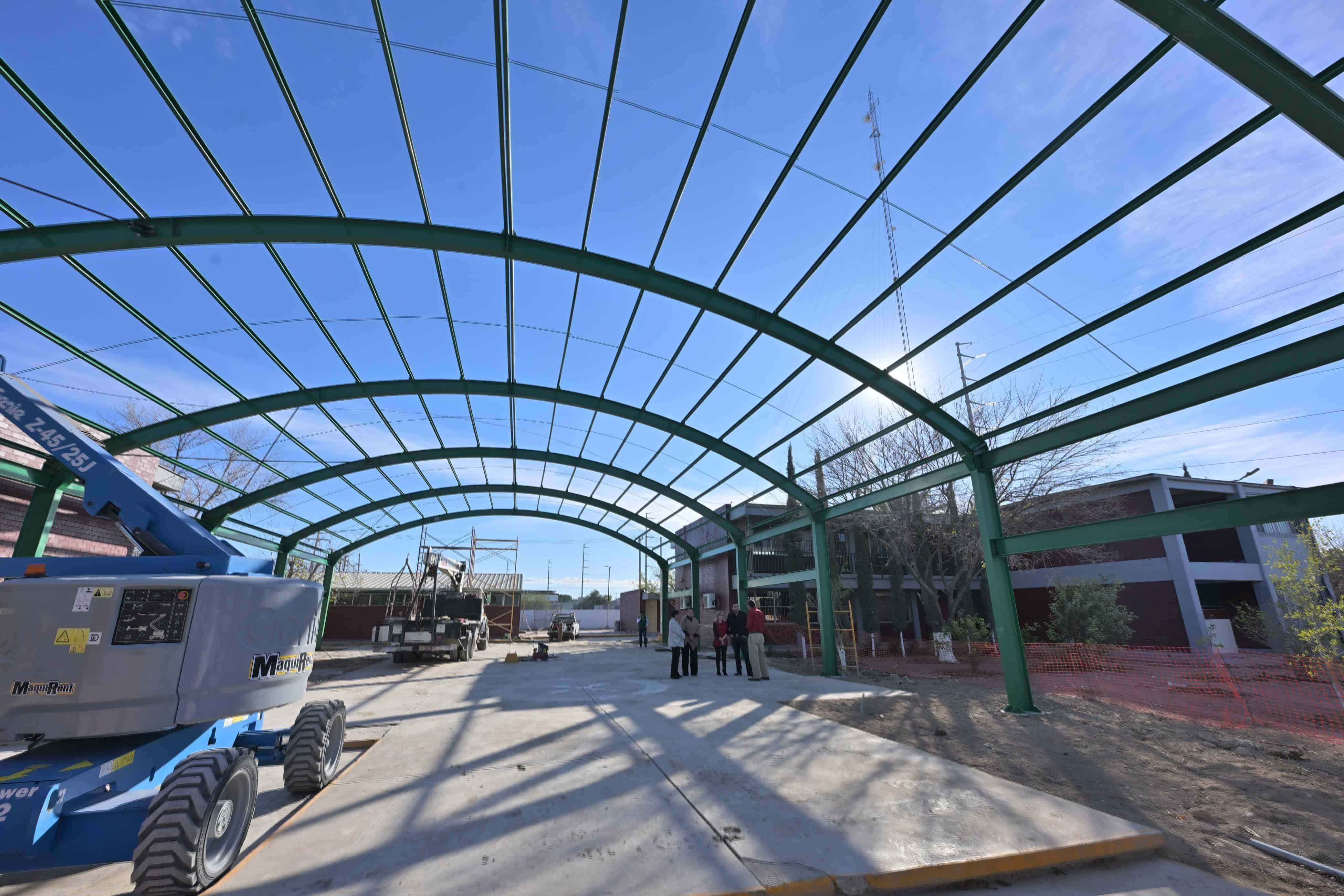 Carlos Villarreal fortalece infraestructura educativa