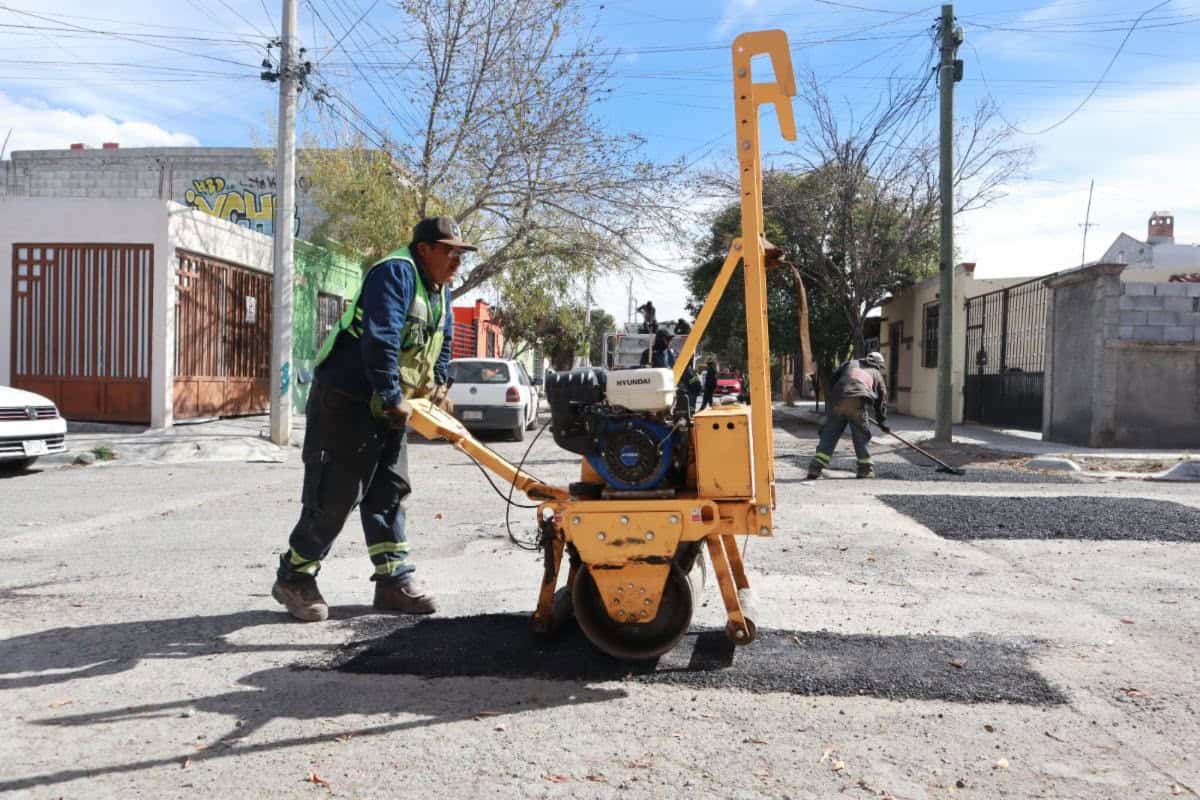 Rehabilitan vialidades en la colonia El Rodeo