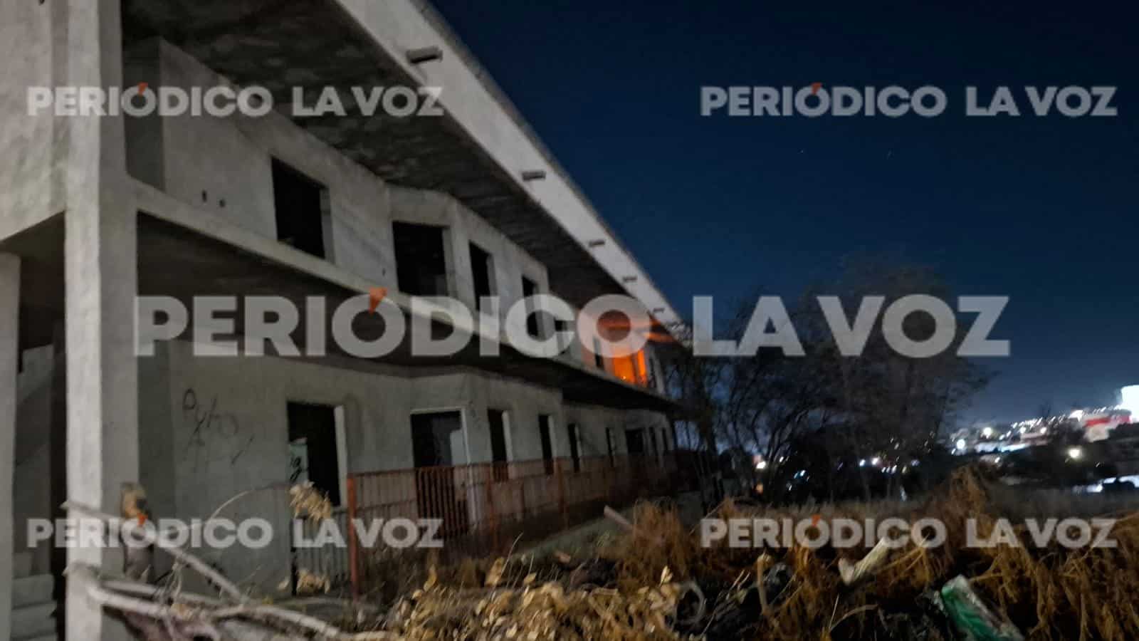 Bomberos atienden alarma por humo en obra en Monclova