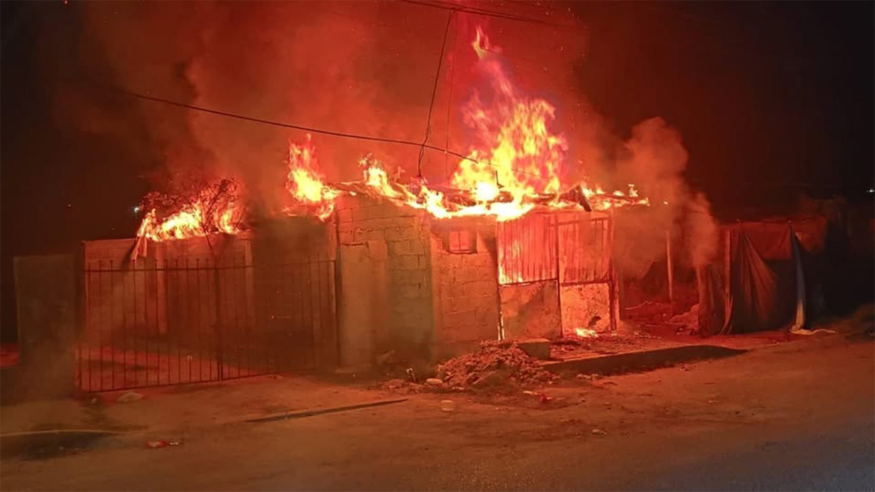 Incendio consume por completo vivienda en la colonia CROC Dos de Piedras Negras