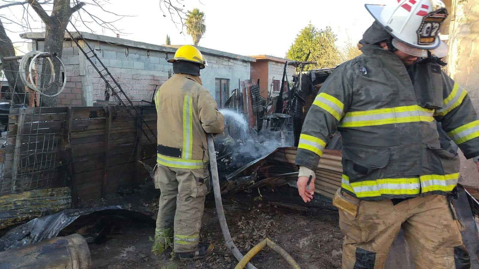 Incendio consume bodega en la colonia San Tito de Allende