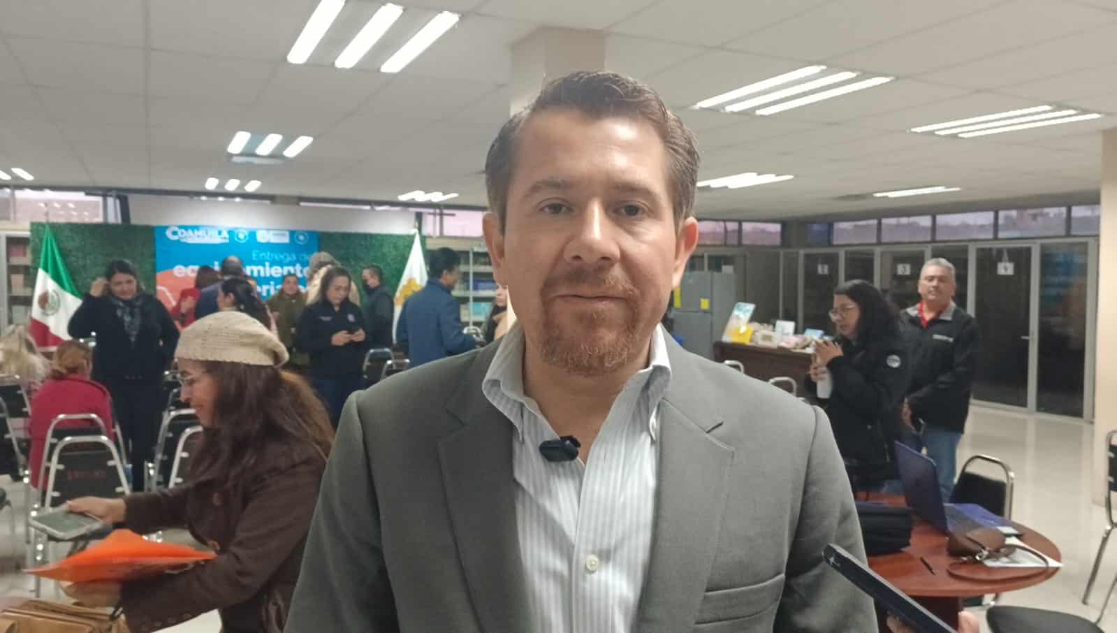 Iv&aacute;n Lozano entrega material did&aacute;ctico en Sabinas: 15 millones para educaci&oacute;n especial