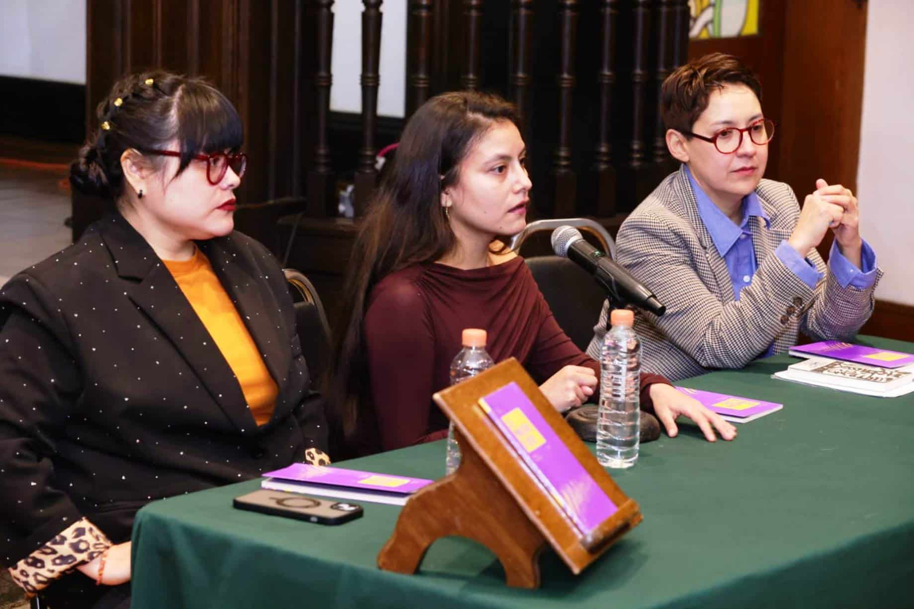 Primavera L&oacute;pez Colunga presenta Las Miniaturas de Qui&eacute;n en Saltillo