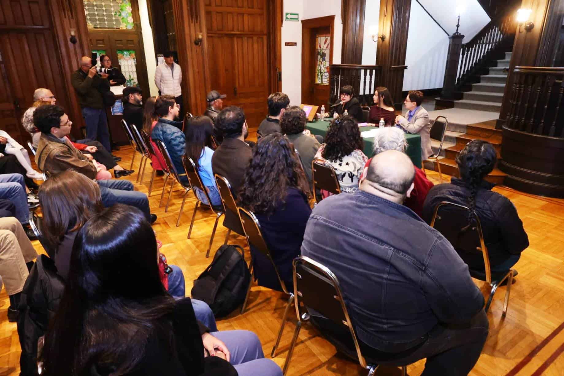 Primavera L&oacute;pez Colunga presenta Las Miniaturas de Qui&eacute;n en Saltillo