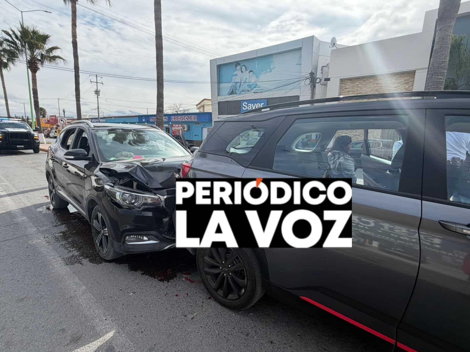 Colisi&oacute;n entre camionetas en Frontera genera da&ntilde;os materiales