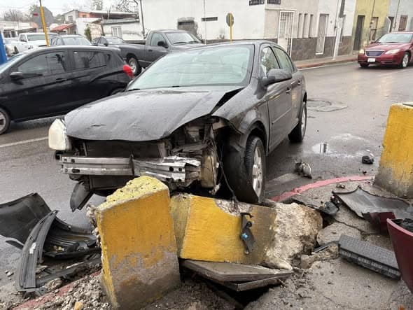 Choque en el centro de Piedras Negras deja dos personas lesionadas y cuantiosos da&ntilde;os