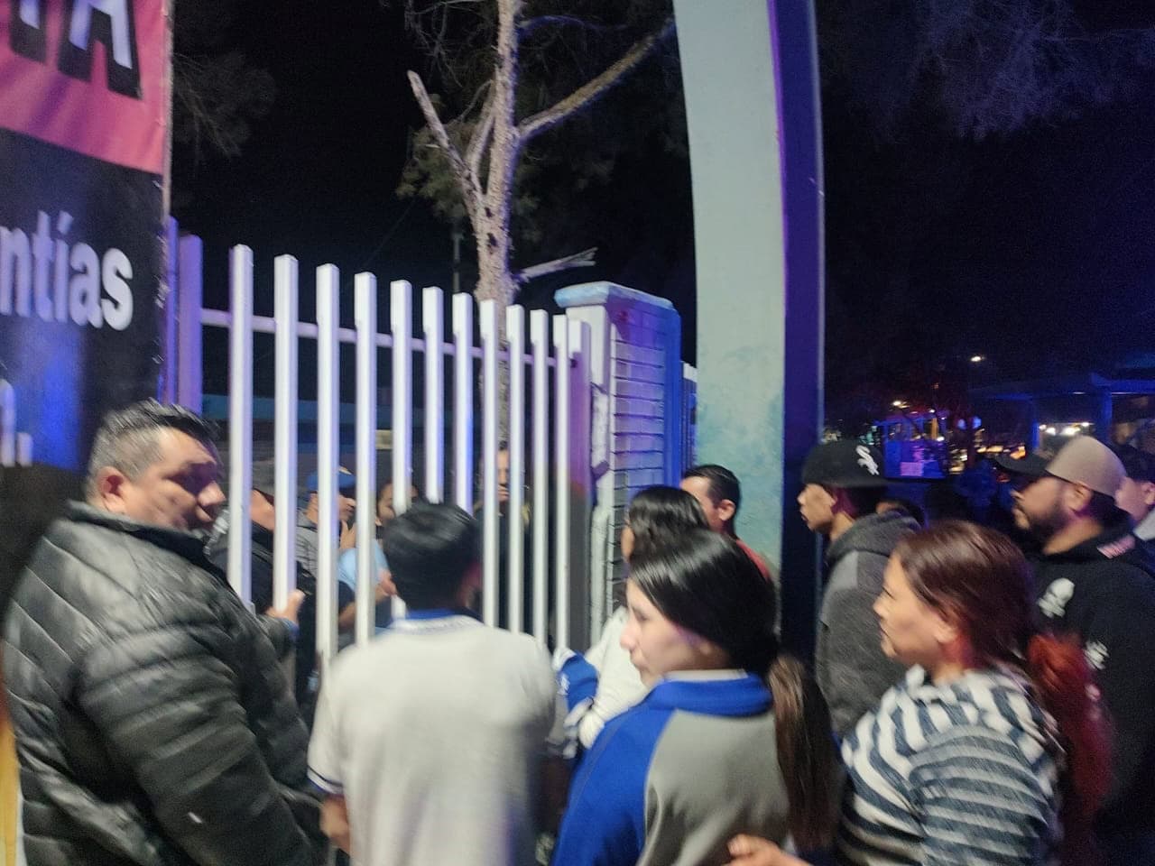 Martha Herrera da seguimiento a conflicto en Secundaria T&eacute;cnica 35