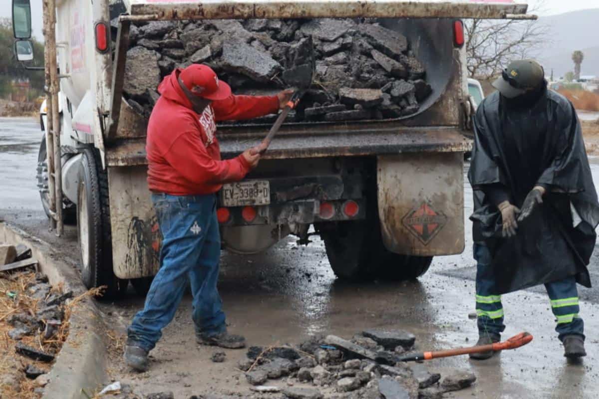 Desazolve y limpieza en vialidades de Saltillo para proteger a ciudadan&iacute;a