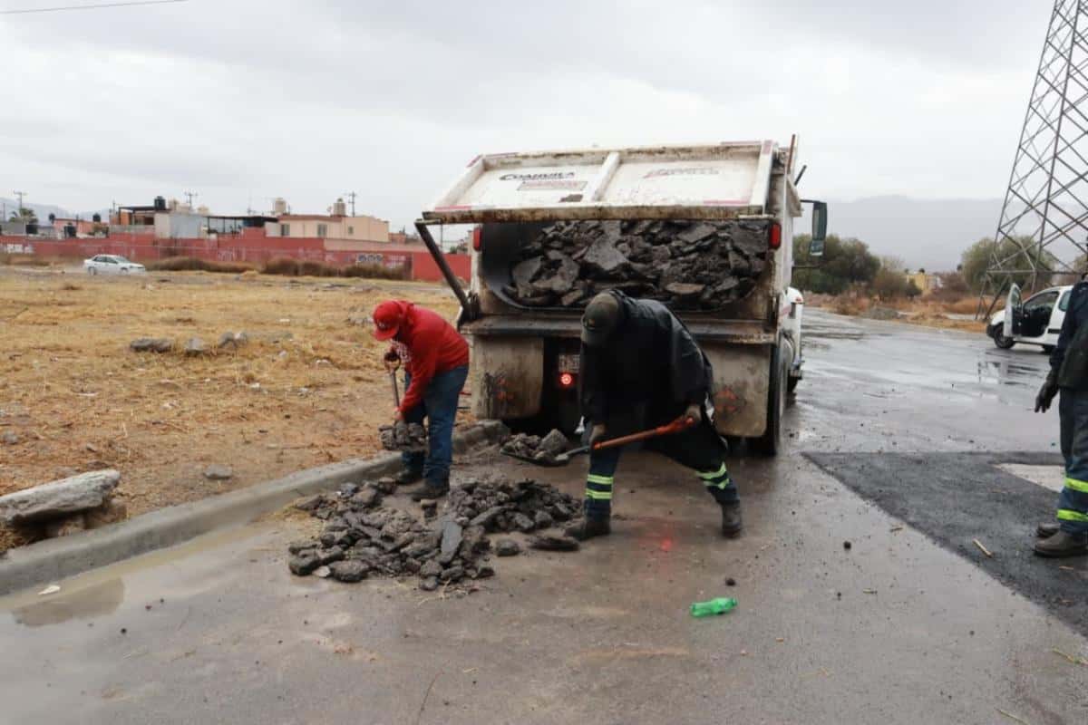 Desazolve y limpieza en vialidades de Saltillo para proteger a ciudadan&iacute;a