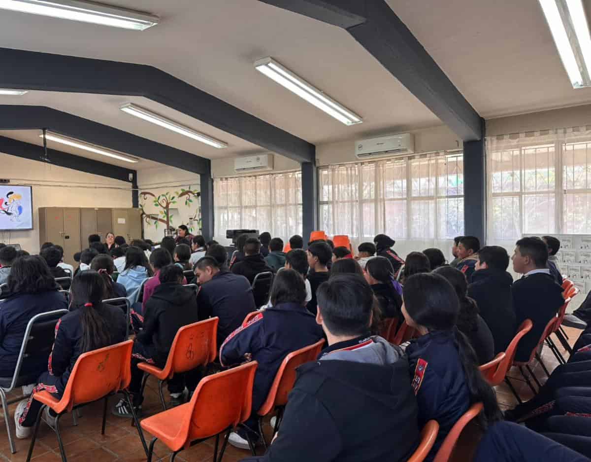 Pl&aacute;ticas educativas en Saltillo para prevenir violencia contra mujeres