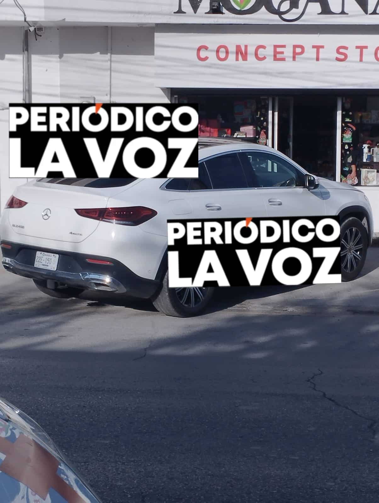 Embiste a abuelito con Mercedes Benz