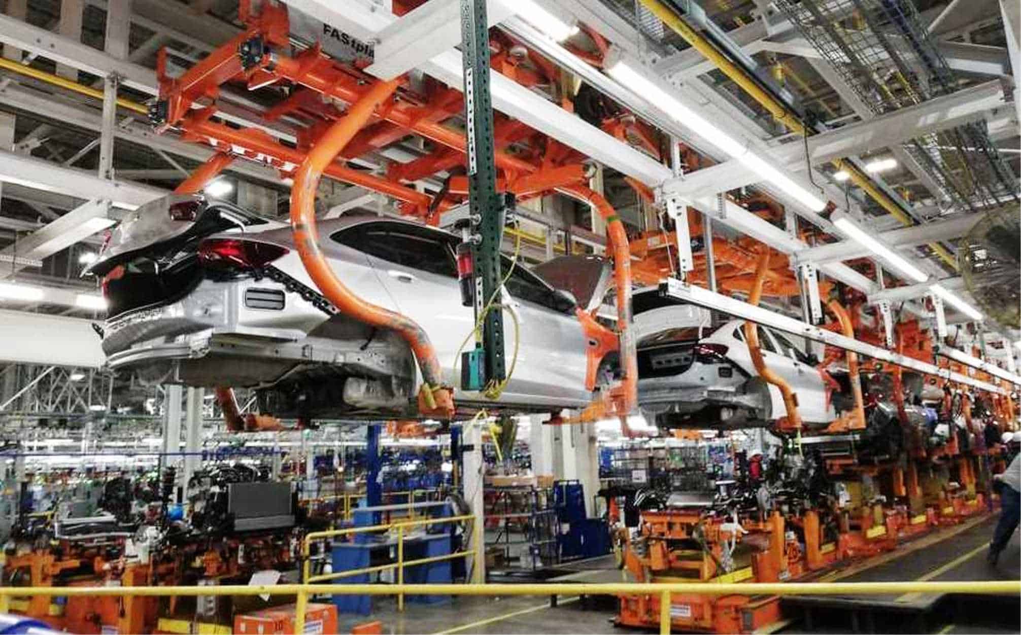 Arturo Reveles advierte sobre despidos en empresas proveedoras de GM en Coahuila