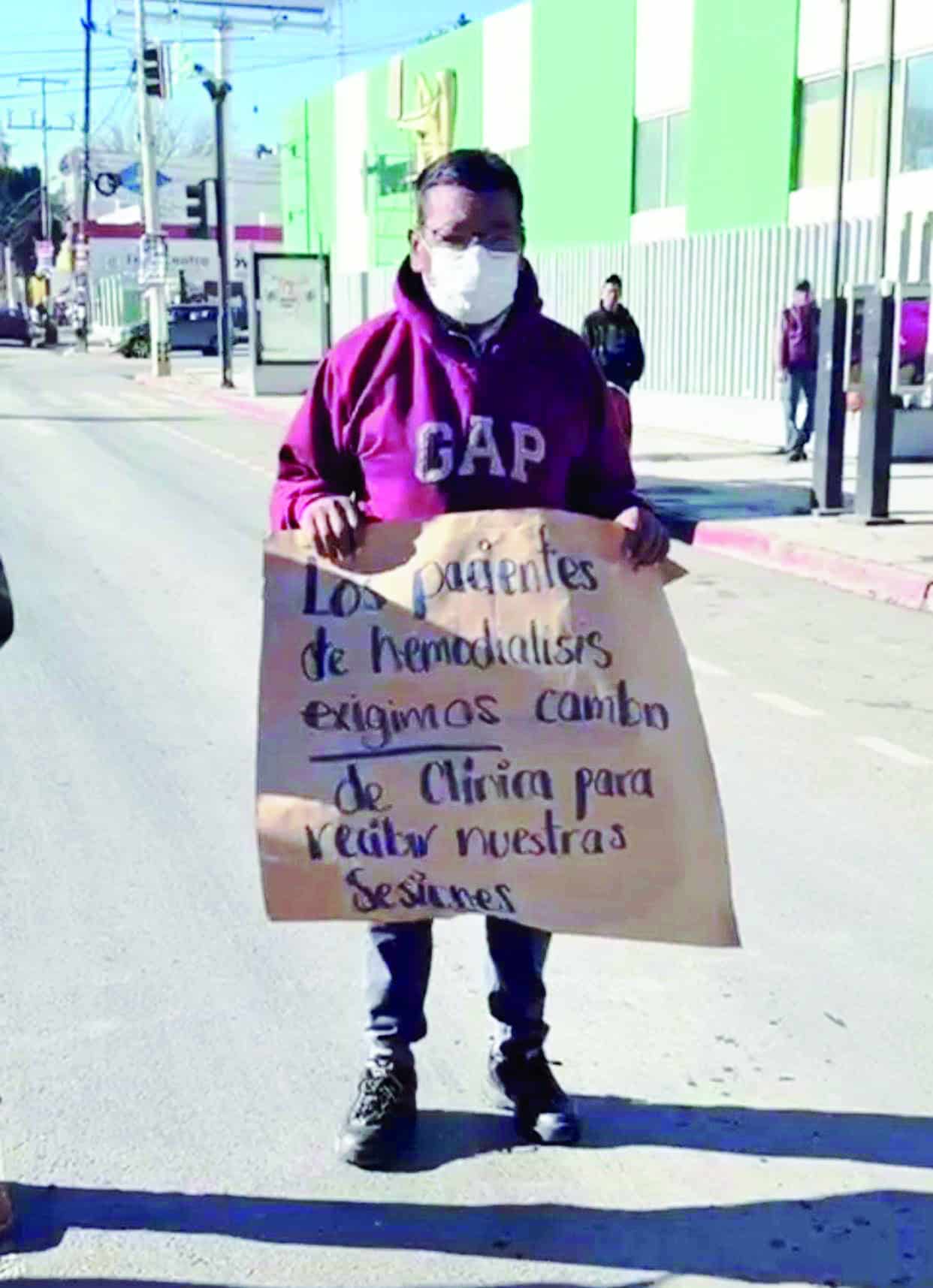 Protesta de pacientes del IMSS en Saltillo por condiciones m&eacute;dicas precarias