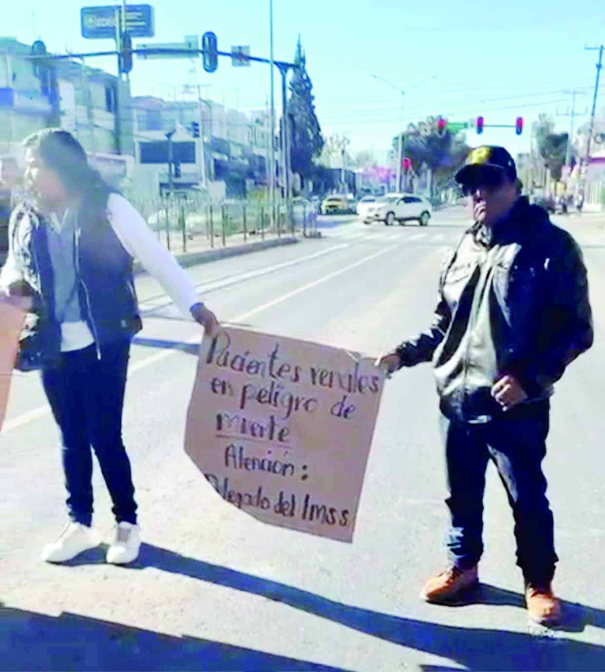 Protesta de pacientes del IMSS en Saltillo por condiciones m&eacute;dicas precarias