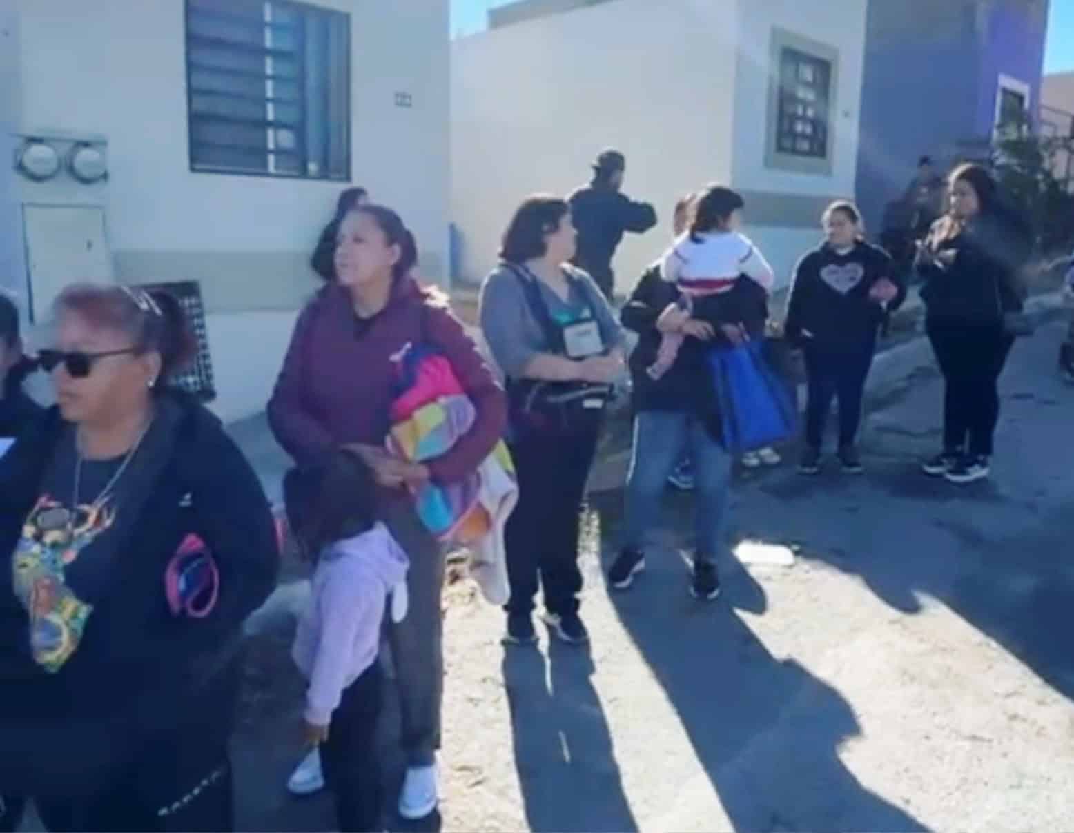 Desorganizaci&oacute;n en mercadito a un peso en Ramos Arizpe causa aglomeraciones