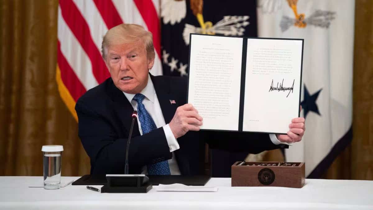 Donald Trump formaliza salida de Estados Unidos de la OMS