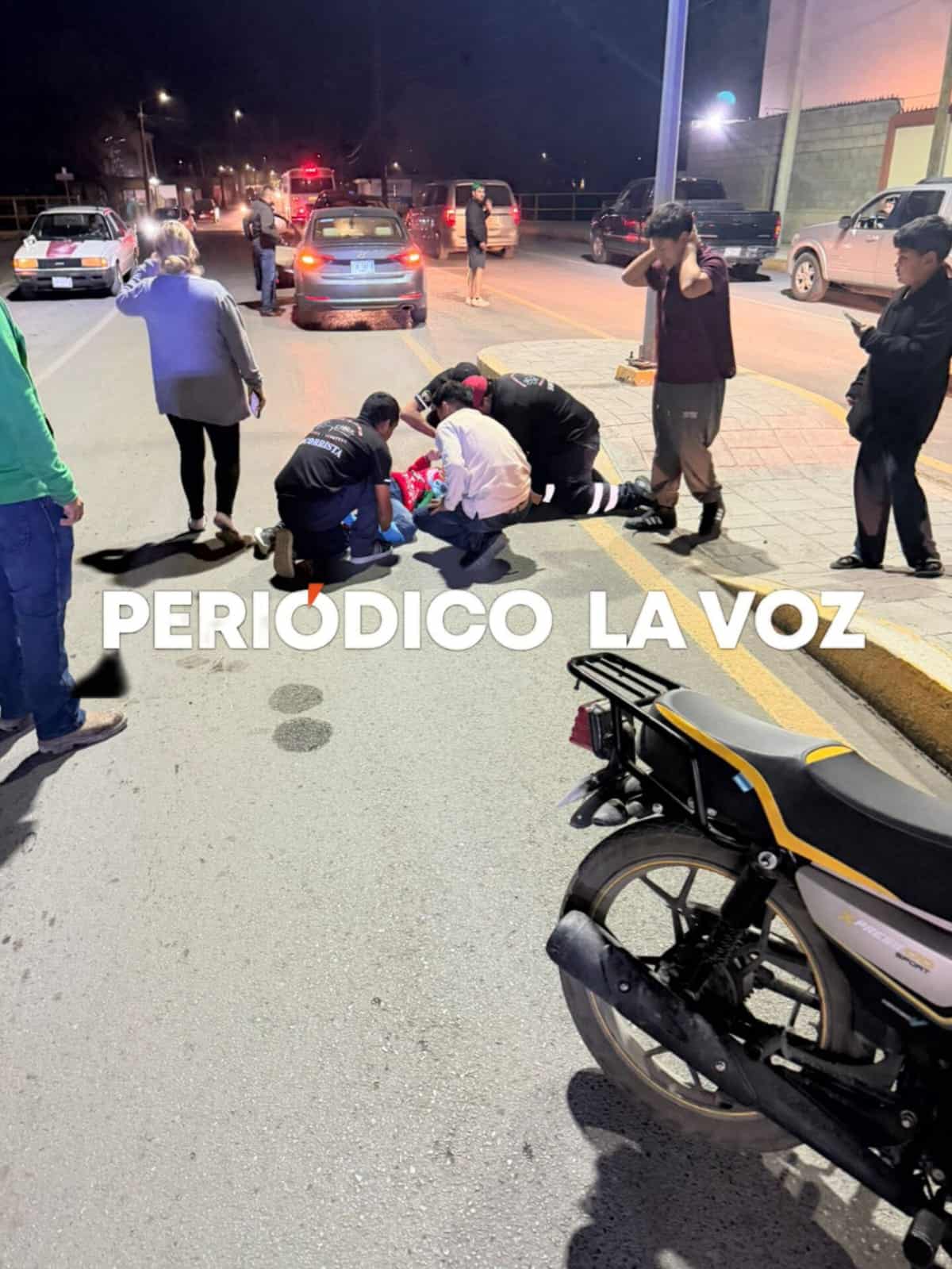 Derrapa pareja al pasar bordo