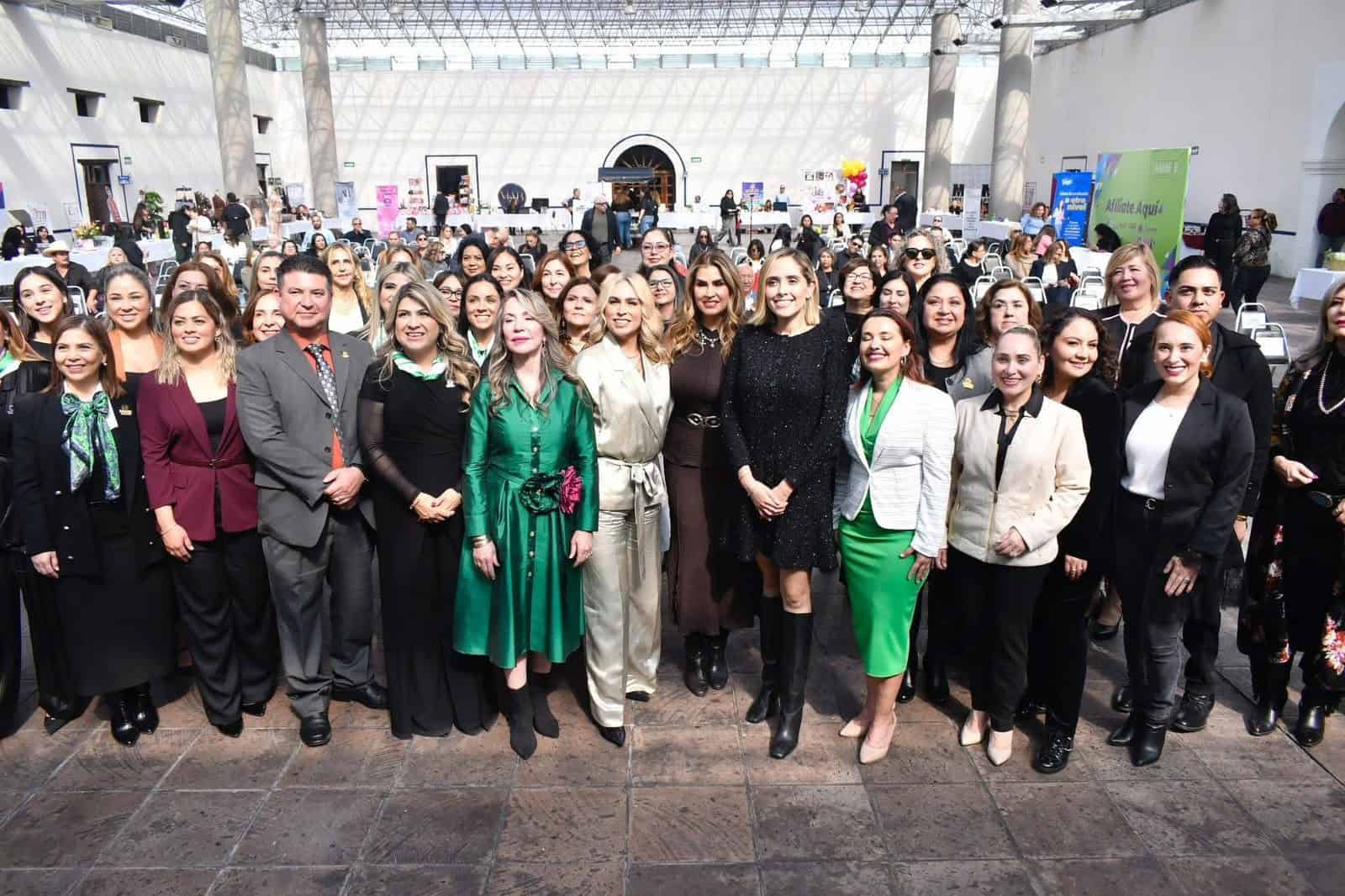 Marcela Mendoza toma protesta como presidenta de AMJE en Monclova