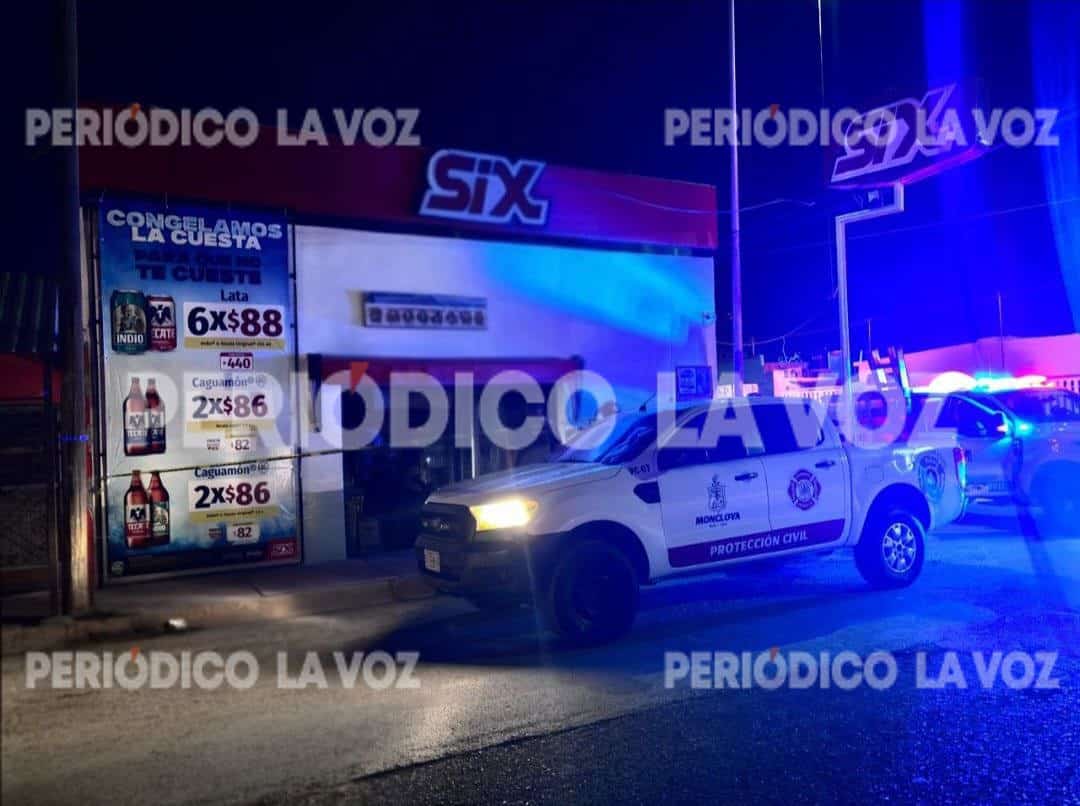 Bomberos controlan incendio en expendio de cervezas en Monclova