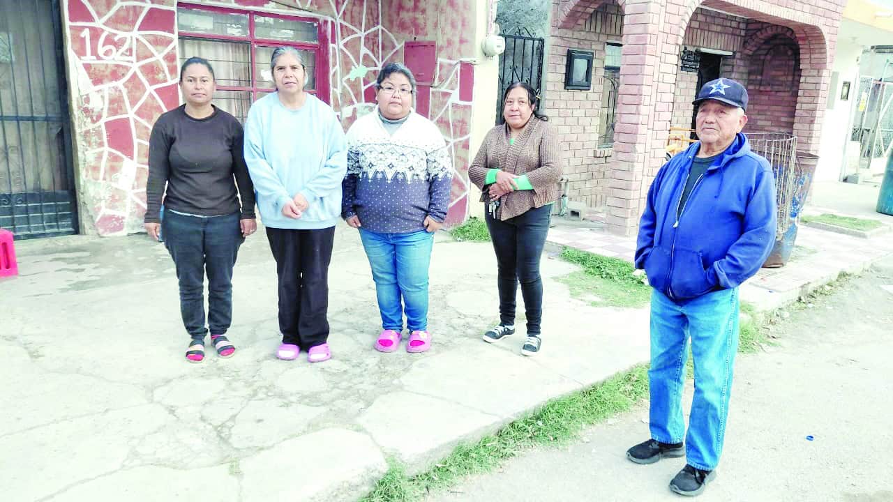 Vecinos de Sabinas exigen soluci&oacute;n al drenaje colapsado