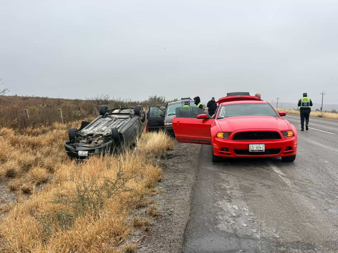 Tres personas lesionadas, incluida una ni&ntilde;a, en volcamiento en Sabinas