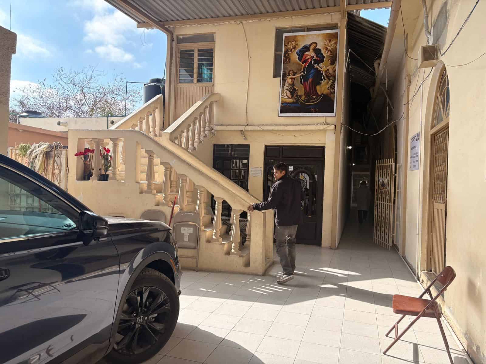 Migrantes en tr&aacute;nsito reciben ayuda de la parroquia Verbo Encarnado en Frontera