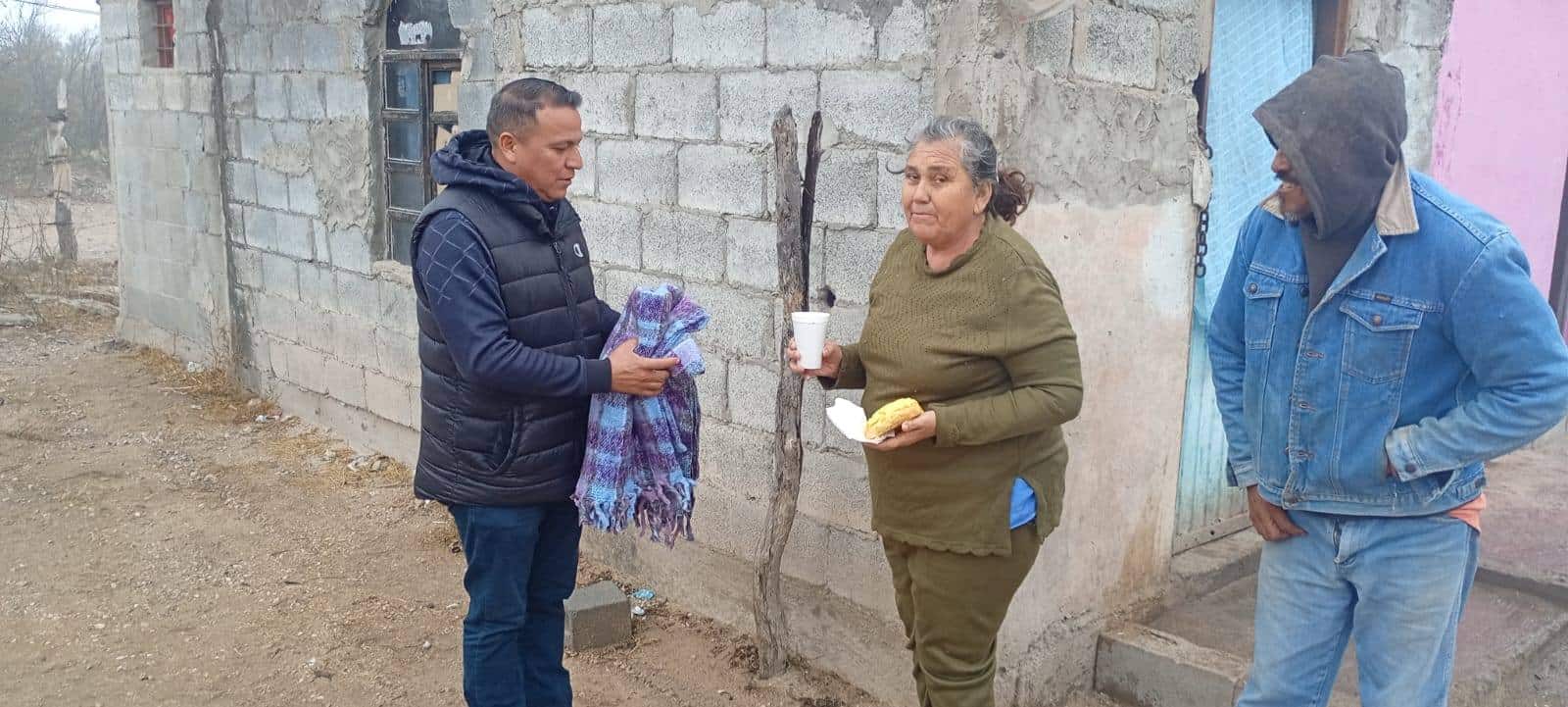 Yesica Sifuentes lidera operativo abrigo en Casta&ntilde;os por bajas temperaturas