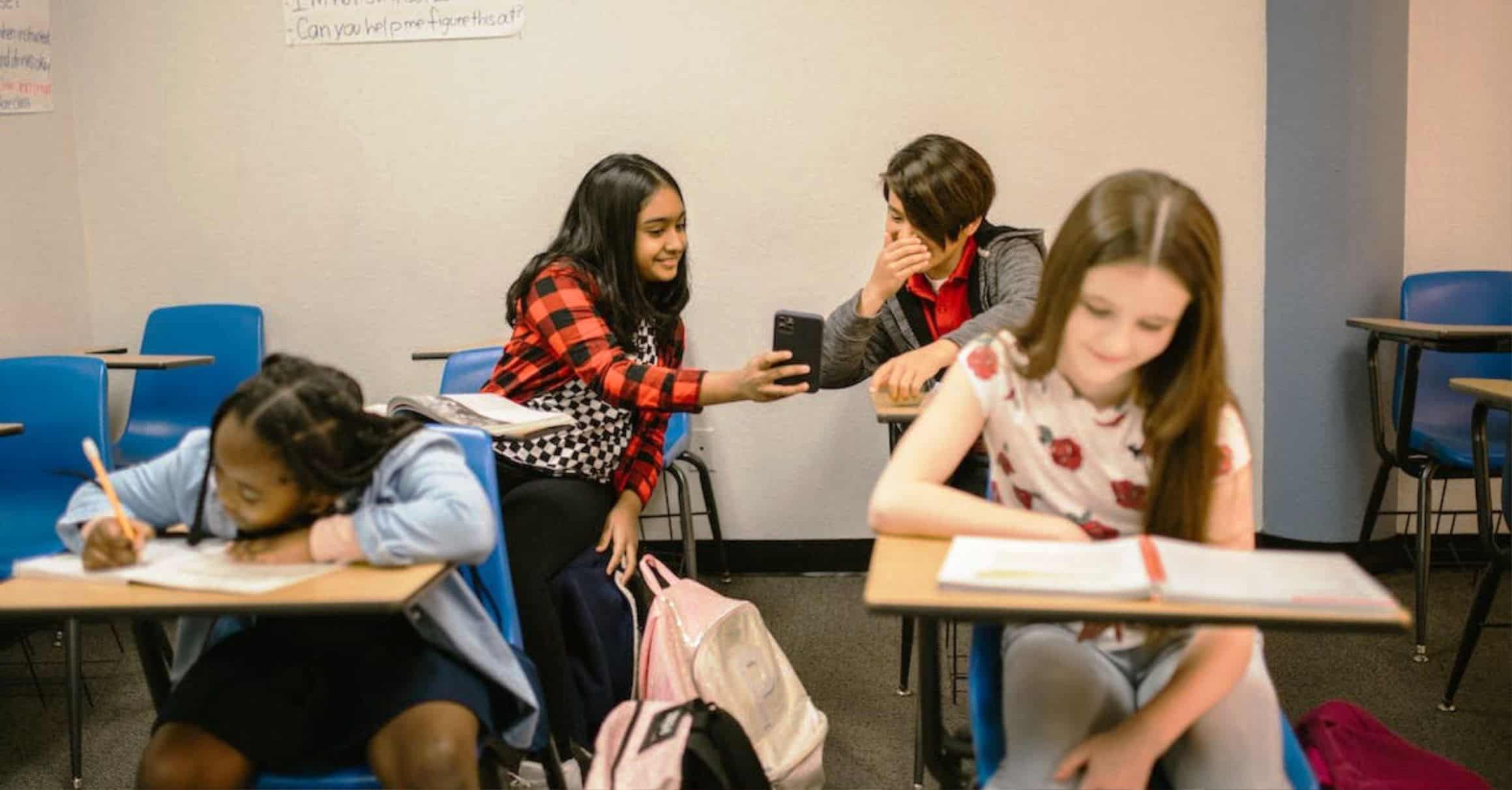 Emanuel Garza Fishburn eval&uacute;a uso de dispositivos m&oacute;viles en entorno acad&eacute;mico