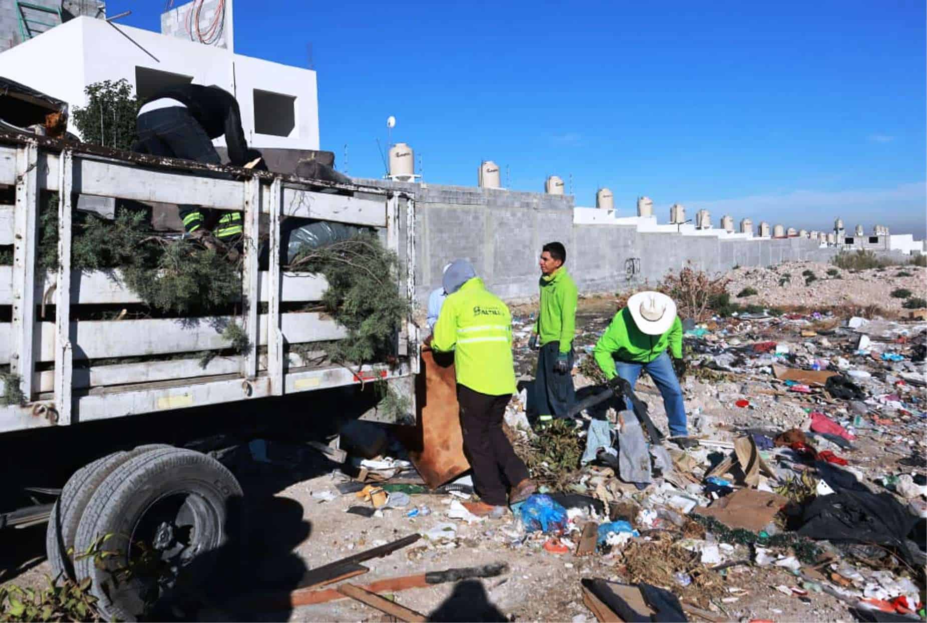 Alcalde Javier D&iacute;az Gonz&aacute;lez lidera limpieza en Valle de los Almendros en Saltillo