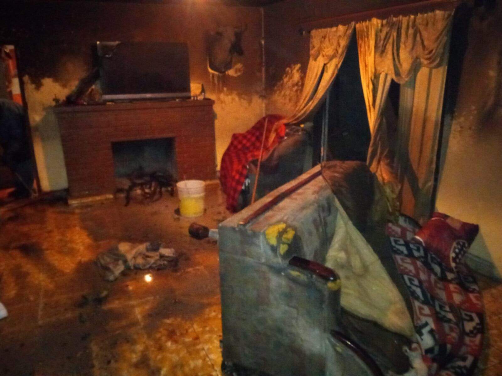 Jos&eacute; N es rescatado tras incendio en su vivienda en Coahuila